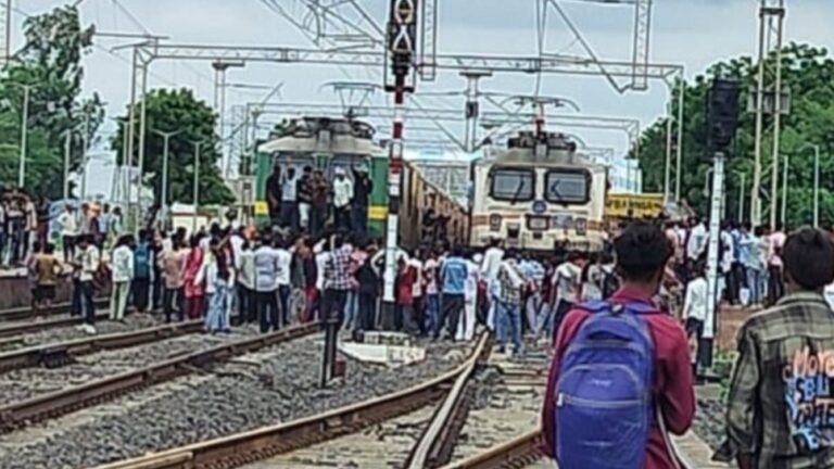 रेल परिचालन प्रभावित: छोटे स्टेशनों पर फंसे यात्रियों की बढ़ी परेशानी, चाय-पानी तक के लाले 🟦 जलज शर्मा की खास रिपोर्ट