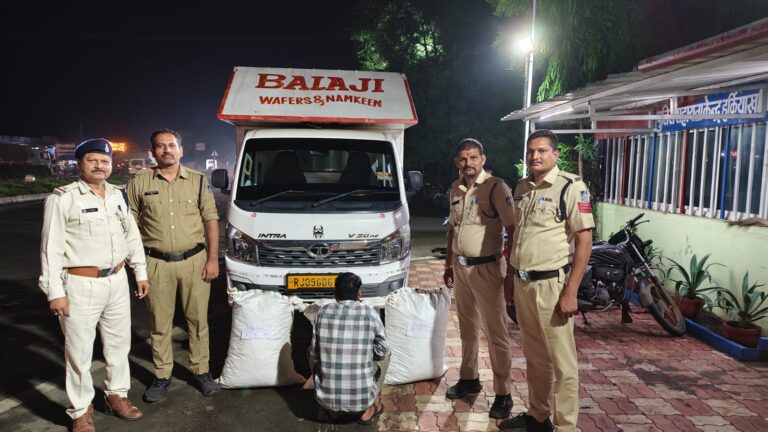 डोडाचूरा  🟢 39 किलो अवैध डोडाचूरा जब्त, एक आरोपी गिरफ्तार  🔴 जीरन पुलिस को बड़ी सफलता  🟠 बालाजी वेफर्स लिखे टाटा टेंपो में छिपाकर ले जा रहे थे डोडाचूरा  🔵 डोडाचूरा की कीमत 1 लाख 95 हजार रुपये बताई गई  🟣 5 लाख रुपये कीमत का टाटा टेंपो भी पुलिस ने किया जब्त  🟡 कुरकुरे के वेफर्स के पैकेटों के नीचे छिपाकर रखा था डोडाचूरा